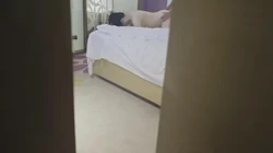绿帽视角：看着骚老婆被单男后入，心情紧张又兴奋