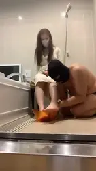 伺候女神洗脚 喝洗脚水