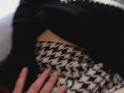 和小姨子衣服也不脱，只能射在肚子上