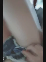 "姐夫，大鸡巴干得我好爽啊！”，楼梯上艹小姨子
