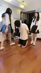 双主踢裆 踩踏