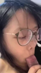反差眼镜护士很骚后操有完整