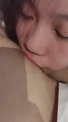 看这骚母狗的贱样欠不欠操？