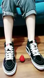 VANS 踩草莓