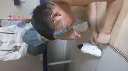 性感丝袜美脚 舔脏鞋底