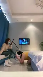 暴力踩 圣水 泡面 喂狗
