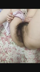展示妻子私处：阴毛浓密才是经典的东方美女