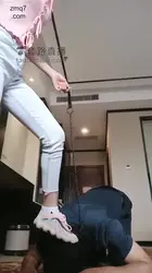 这个贱奴真是个废物啊