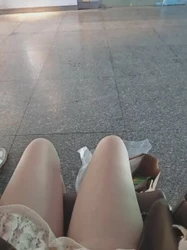 丝袜 候车厅 若隐若现