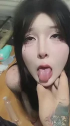 露脸很美的反差母狗，主动要吃我的鸡巴