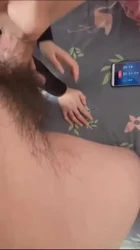 淫荡人妻被老公打电话查岗 丝毫不慌接起手机 我干的太猛，淫荡人妻差点