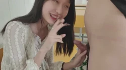 在刚结课的大学教室口交好刺激