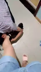 走廊里遛狗爬回去继续虐