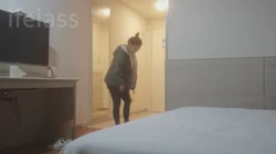 微胖人妻酒店偷情，后入的时候奶子对着镜头摇个不停