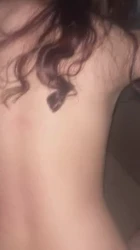 阳台后入骚妻，叫声淫荡。她会看评论