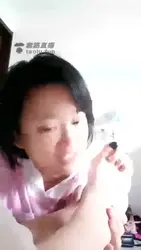 女m大早上犯贱了 在舔主人脚脚