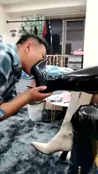 双女神黑白靴玩卑微舔狗