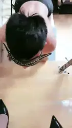 楼梯口居高临下调教狗东西