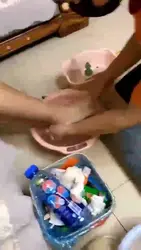 大半夜足疗店叫回来的男技师 闺蜜我俩想要开发他奴性