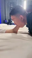 虫虫 脚奴伺候女主入睡