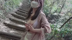 超美乳美女野外露出！兴奋感超越紧张！~