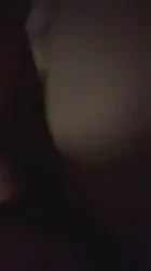 约客户媳妇在私人影院干了她