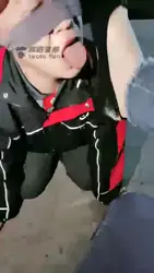 经常偷舔我鞋子的顺丰小哥 今天被我抓到带公园调教