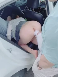 超爽的淫妻自驾游，绿帽老哥网上征集几个单男开启自驾淫妻之旅，一路走一