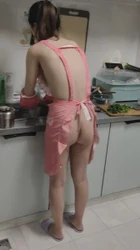 全裸  在家给我做饭