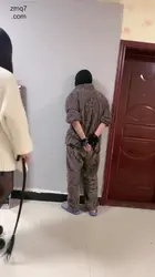 惜沫 暴打脚下狗