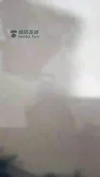 女奴在我脚下犯贱 滴蜡调教