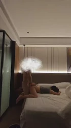 后入体制内熟女，快高潮时自己扭动