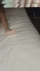 娇妻浓郁的风骚味刺激得单男愈发疯狂
