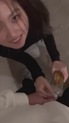 贱人操逼之前主动接杯尿喝给自己提神醒脑
