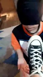 小黄毛继续舔脚 舒服 越来越会伺候主子了