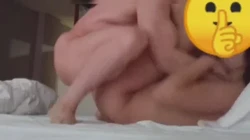 在银行班的人妻偷情被操到发抖