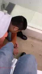学生的脚垫 闻臭袜子