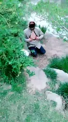 和闺蜜公园遛狗