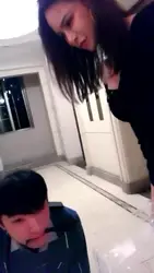 电梯口调教圣水