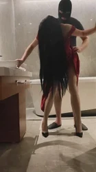 红色礼裙的骚货，艹完还要下楼继续年会的