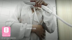 SWAG 穿着半透明白衬衫 比比冲凉到一半忍不住自慰到喷水