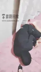 奴隶被主人爆发 鞭子 棍子 人字拖打 被爆发的很惨