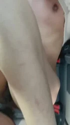 和良家熟女车震，身材不错，逼肥阴唇大，包裹的大鸡巴太爽了