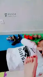 调教脚下狗踩狗嘴 舌头按摩脚底