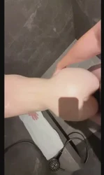 在浴室里后入酒吧女神