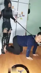 明明就很贱 猜主人指示 猜错了要乖乖接受惩罚 女王打的我耳朵嗡嗡响