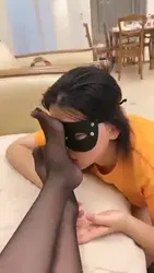 恋足母狗陶醉舔黑丝脚