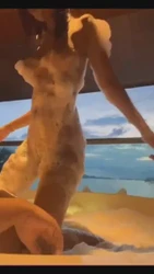 羊叔猎奇 池中鱼水相依相伴