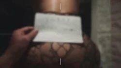 真实验证，快来个兄弟和我一起干她，骚老婆蜜桃臀太会夹了，一个人搞不定