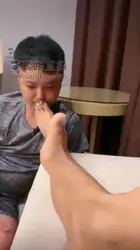莫妮卡 舔脚